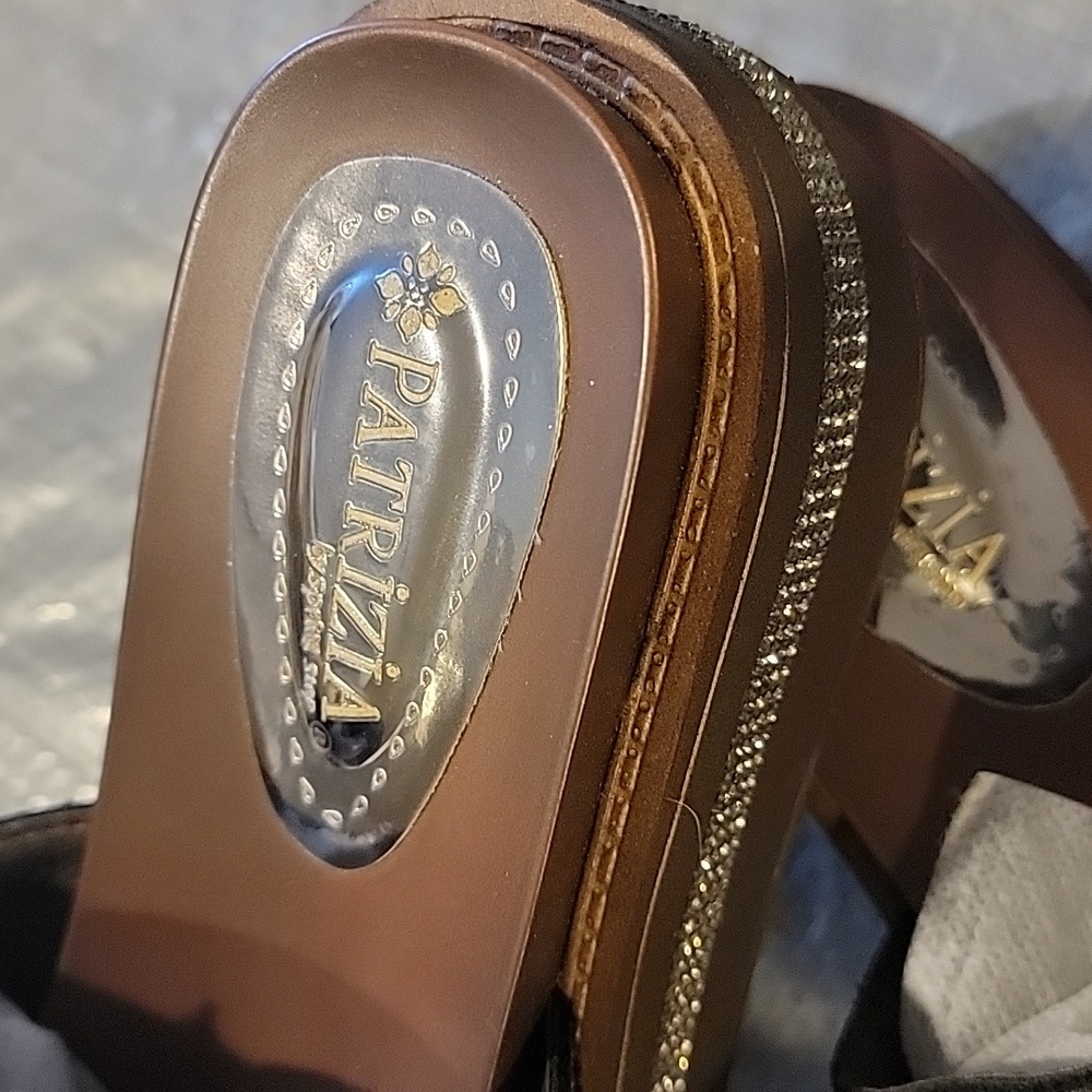 Sandals - Picture 4 of 10